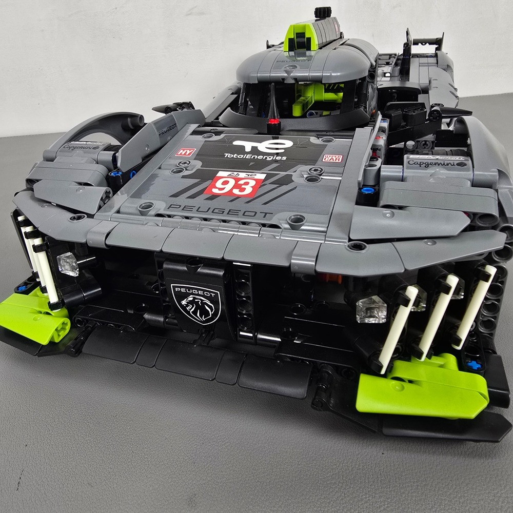 LEGO Technic Peugeot 9X8 24H Le Mans Hybrid Hypercar 42156 Assembled Model 1:10 - Picture 2 of 11